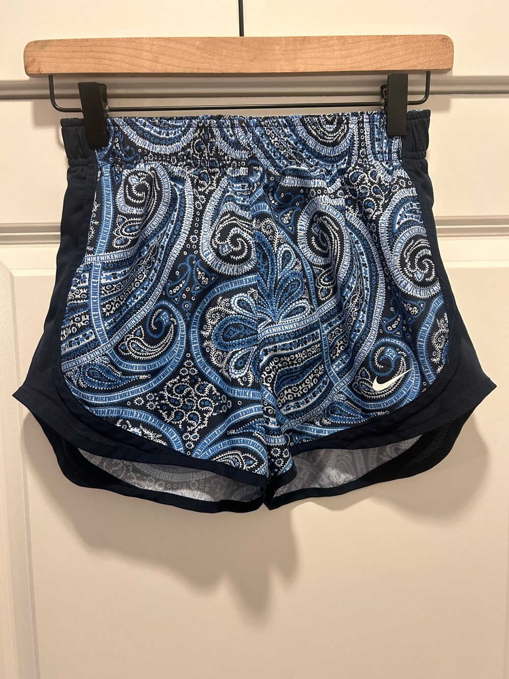 Nike Shorts NWT Tempo Blue Paisley Running Athletic Dri-Fit Sz XS